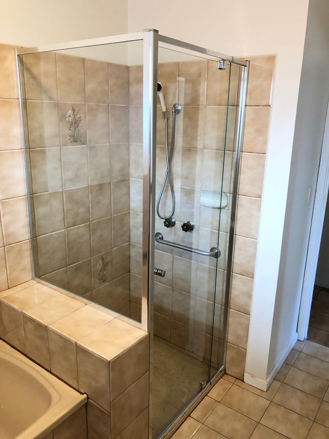 Semi-frameless shower